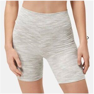 Outdoor Voices Flow 7” Short in Oatmeal Size Large